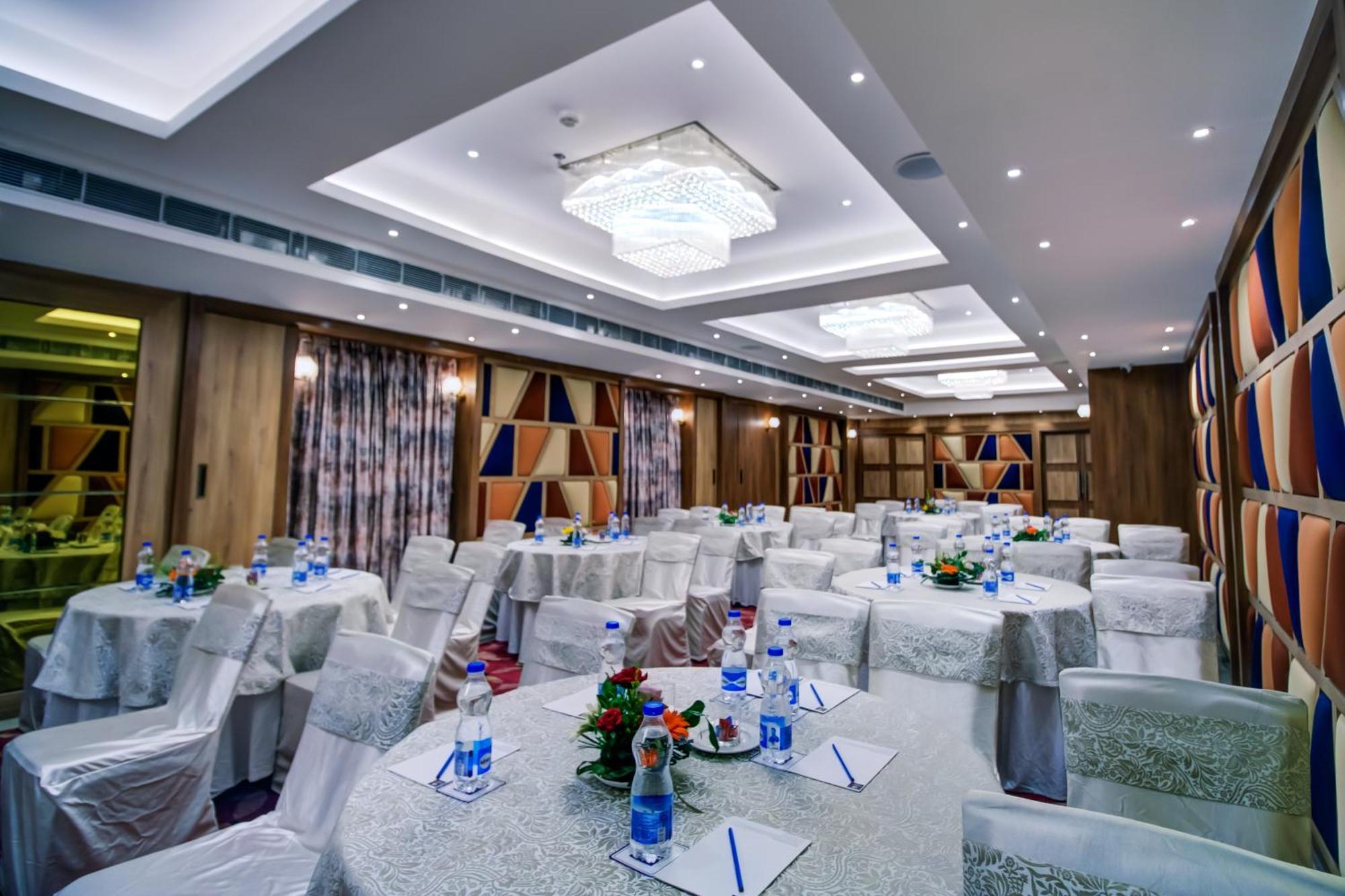 Cozzet Victoria Hotel Bhubaneswar Exterior foto