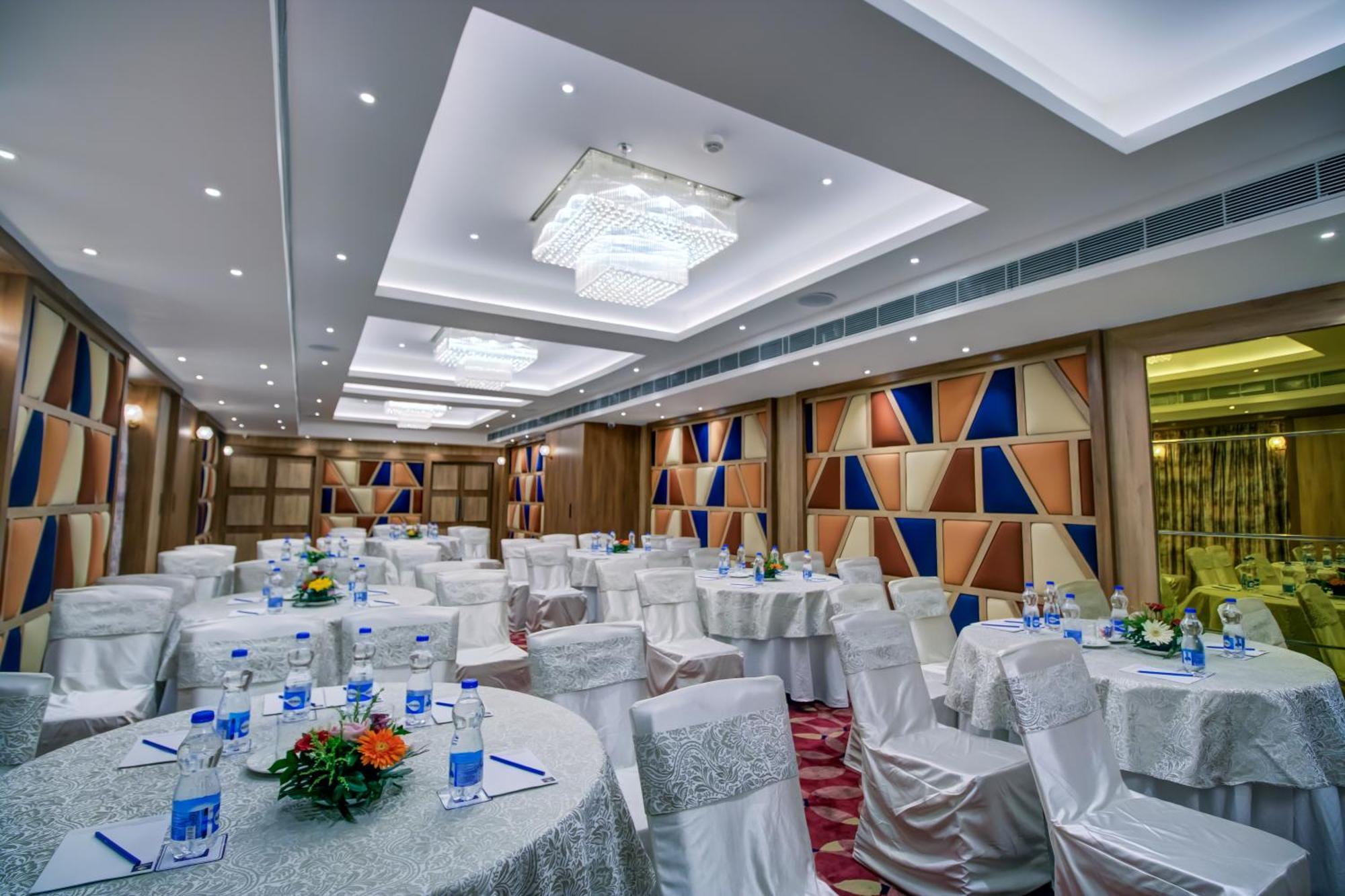 Cozzet Victoria Hotel Bhubaneswar Exterior foto