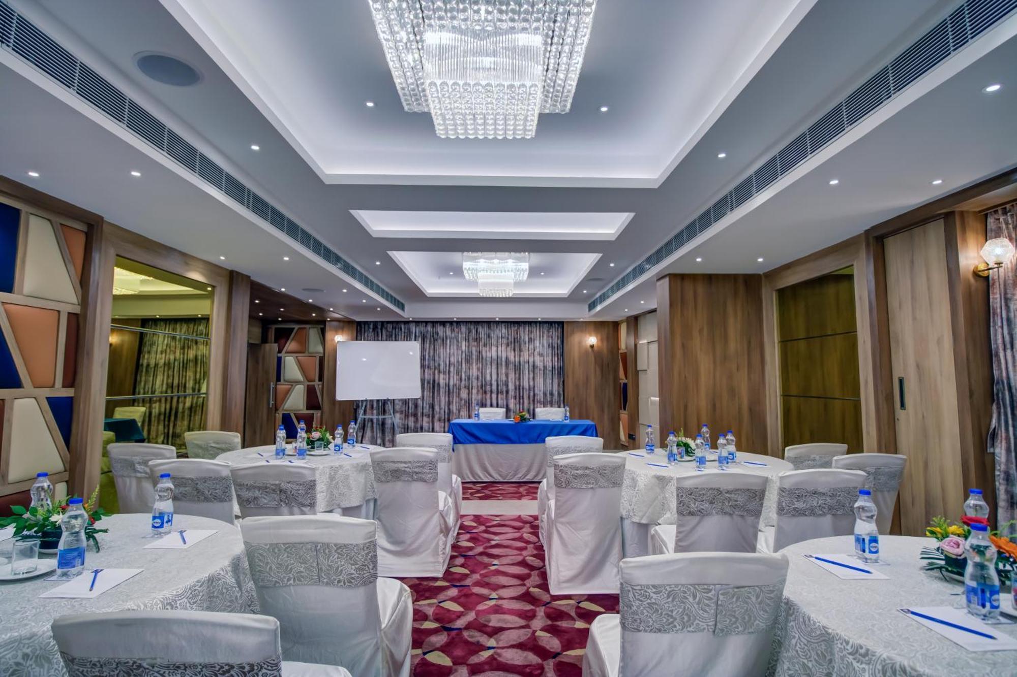 Cozzet Victoria Hotel Bhubaneswar Exterior foto