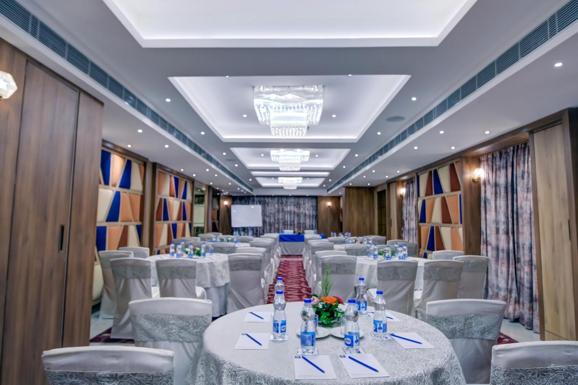 Cozzet Victoria Hotel Bhubaneswar Exterior foto