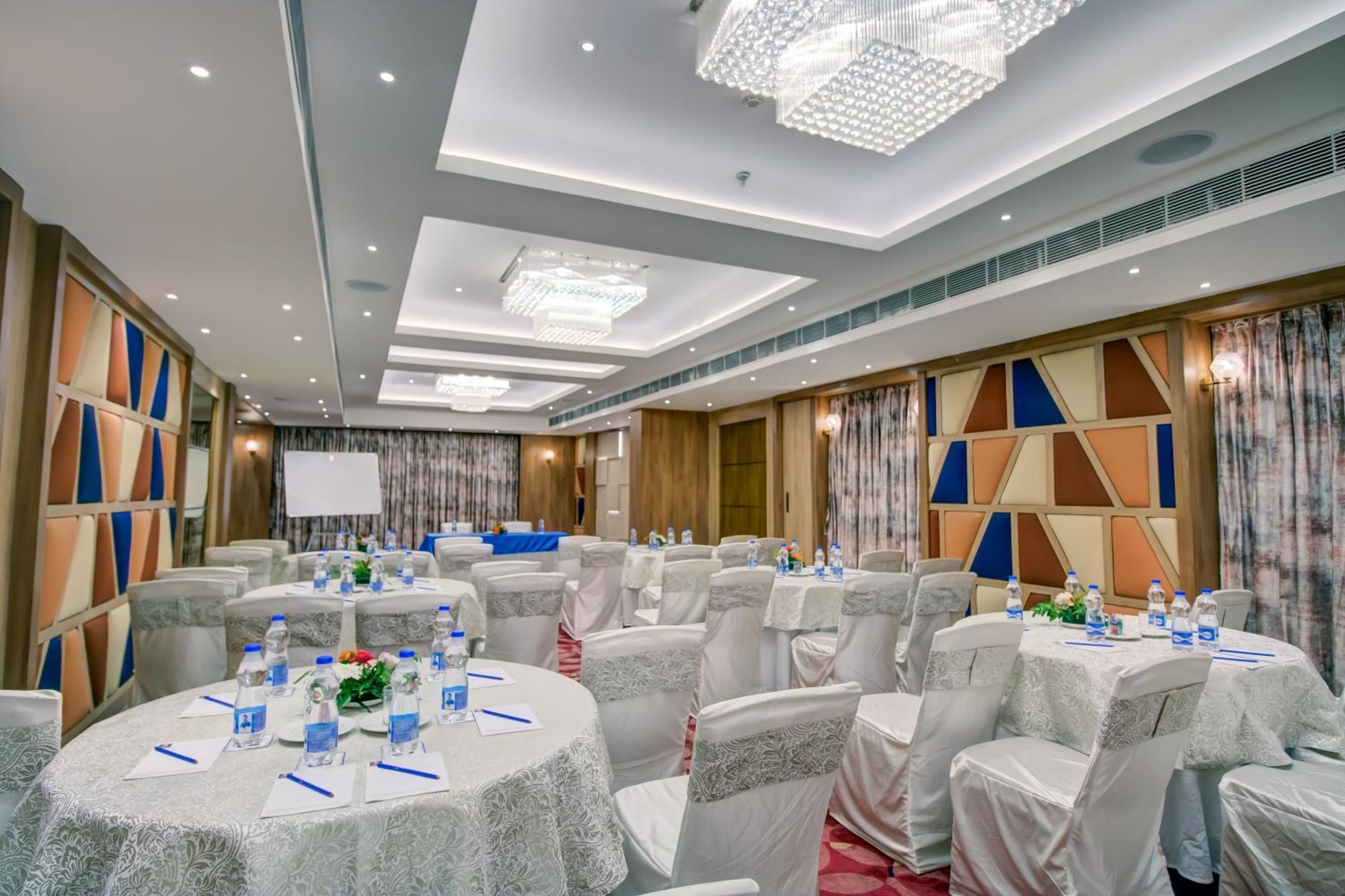 Cozzet Victoria Hotel Bhubaneswar Exterior foto