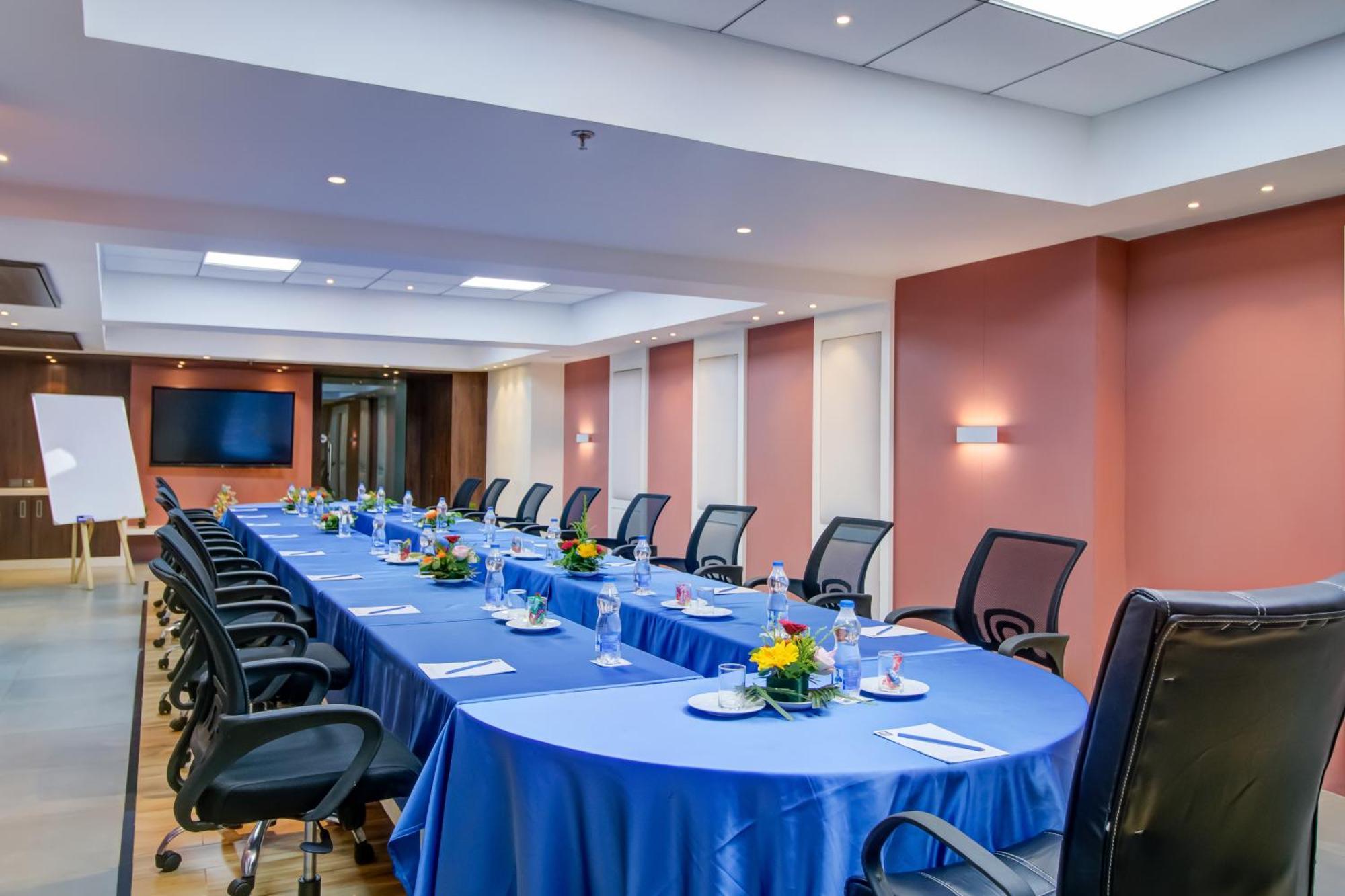 Cozzet Victoria Hotel Bhubaneswar Exterior foto